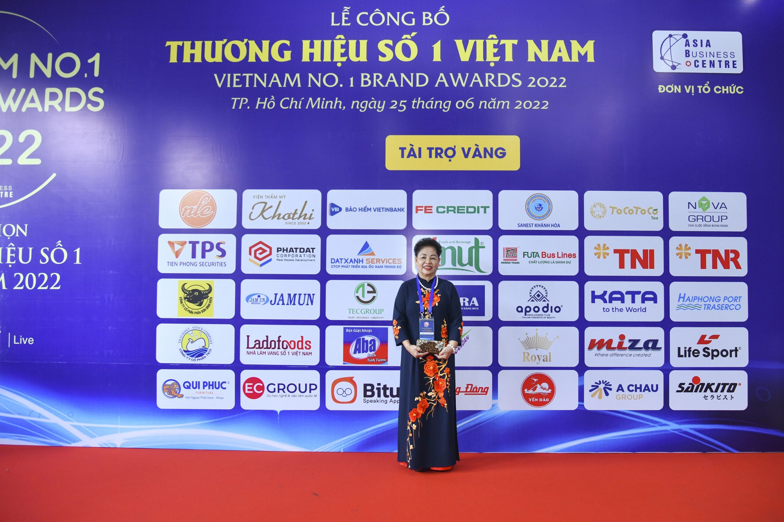 Doanh nhân Ngô Thúy Hồng – Người phụ nữ đặt nền móng cho ngành máy văn phòng tại Việt Nam